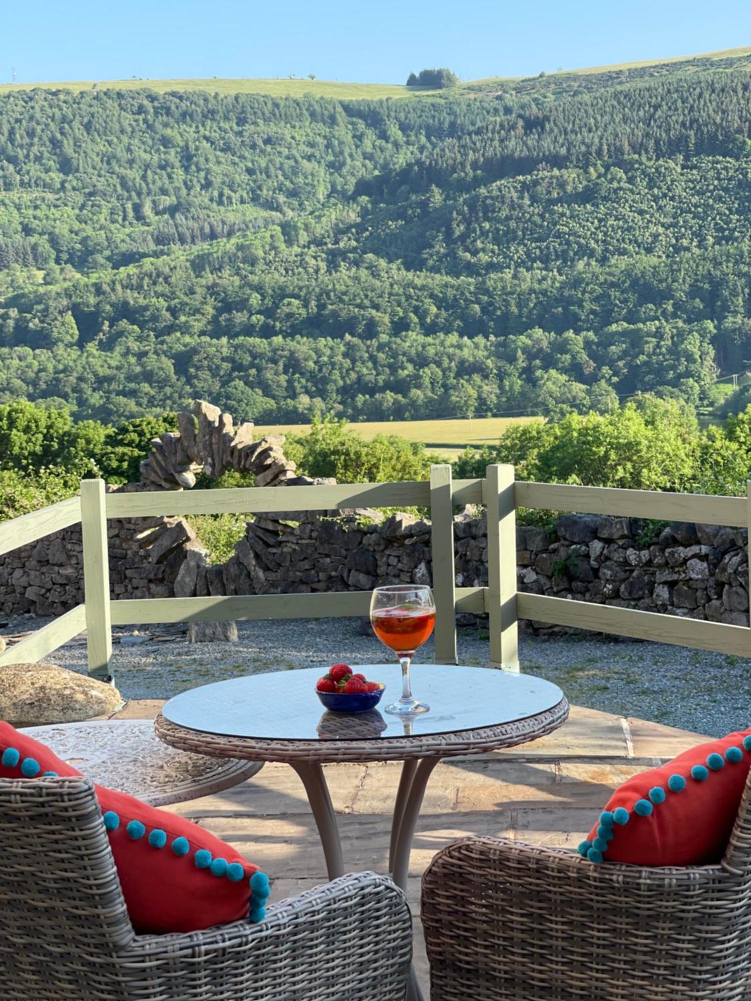 The Cowshed Bed & Breakfast Ланголен Екстериор снимка